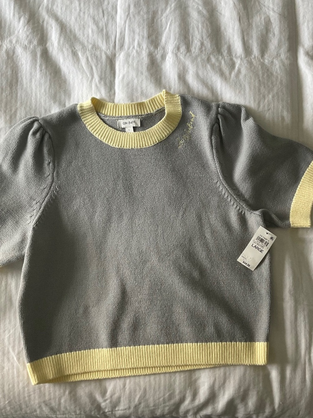 NWT on 34th grey and yellow sweater le weekend. Large
